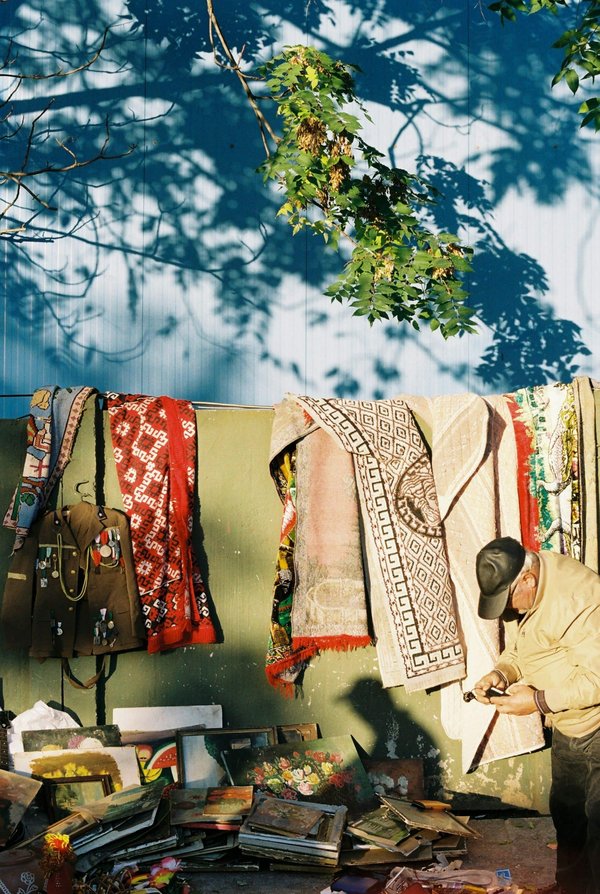 Où apprendre la fabrication de tapis traditionnels en Iran : ateliers et techniques ?